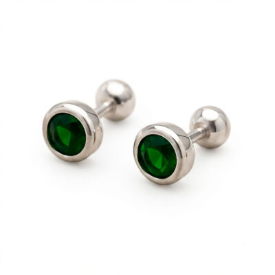Arete pegado piedras verdes